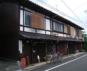4軒並びの左端